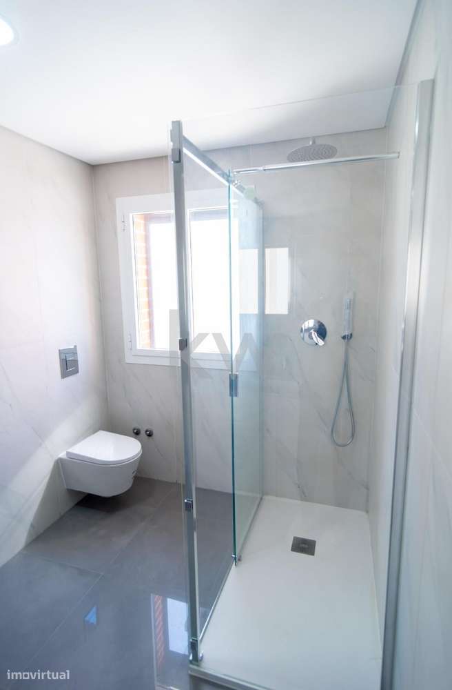 Luxo Raro nas Colinas do Cruzeiro – T3+1 com Mega Box e Terraço Privad-45