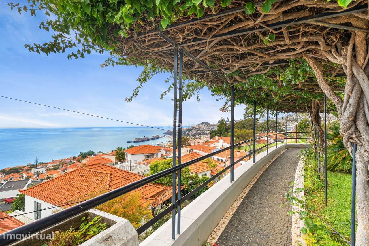Moradia T4 com vista baía do Funchal, Madeira-9