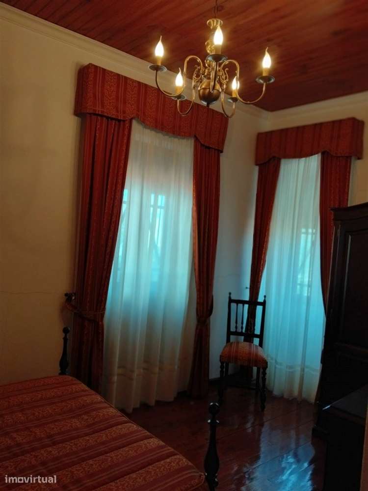 Moradia de Grande Dimensão com Potencial Habitacional, Turístico e de-18