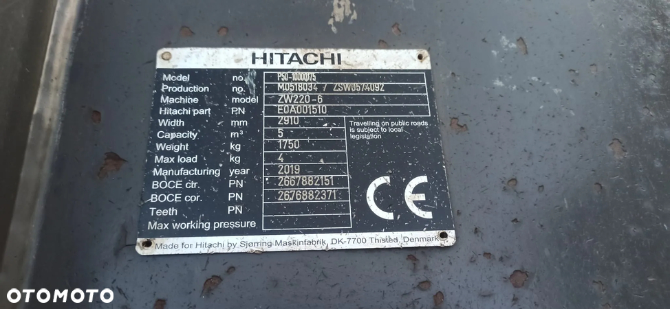 Hitachi ZW220-6 - 4