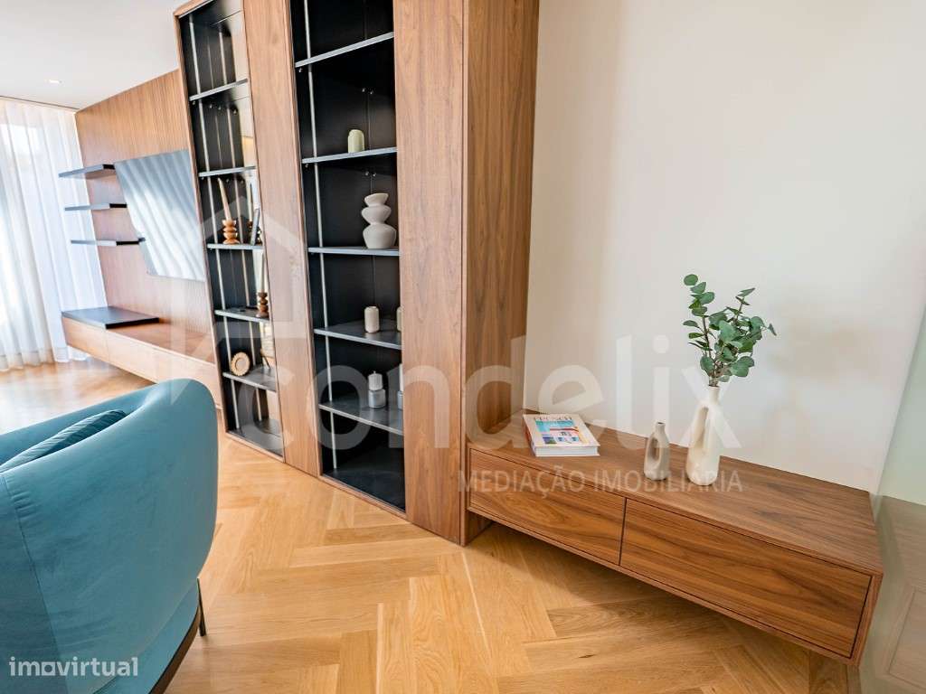 Moradia T5+1 nova com piscina em condomínio fechado de luxo no Estoril-47