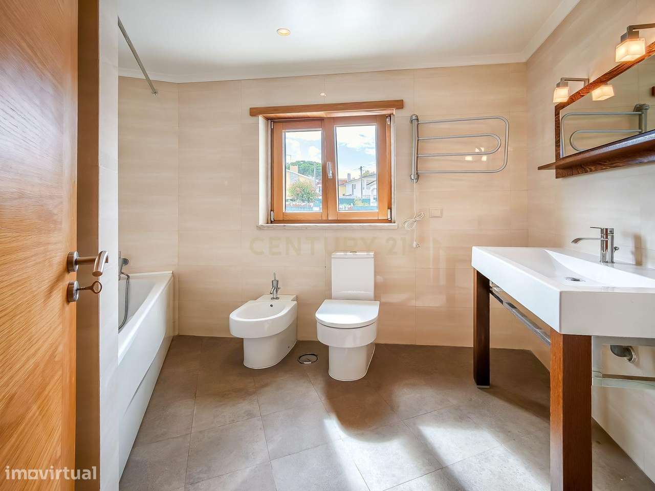 Moradia T5+1 com Piscina Privada a 8 Minutos a Pé do King's College |-35