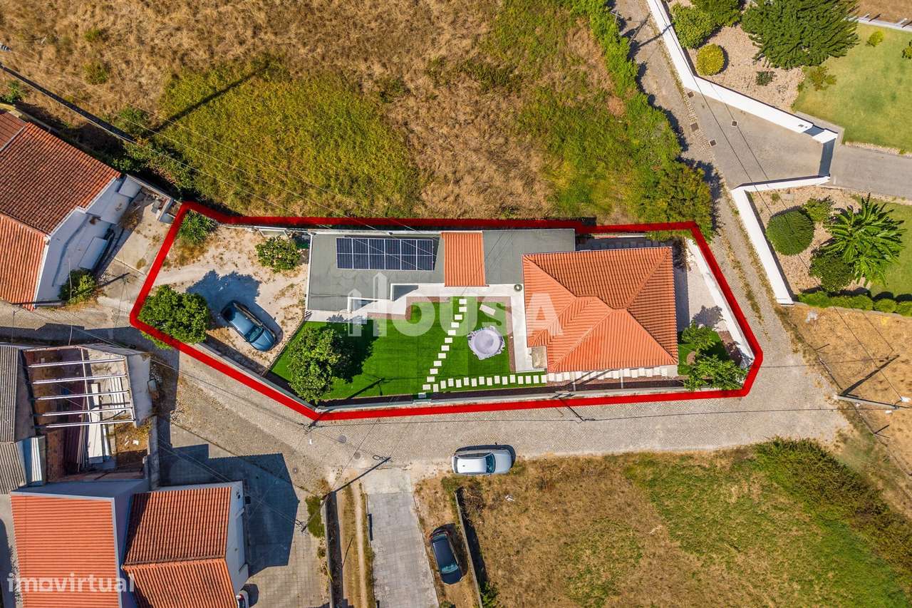 Moradia T4 térrea totalmente renovada na Gândara dos Olivais-50