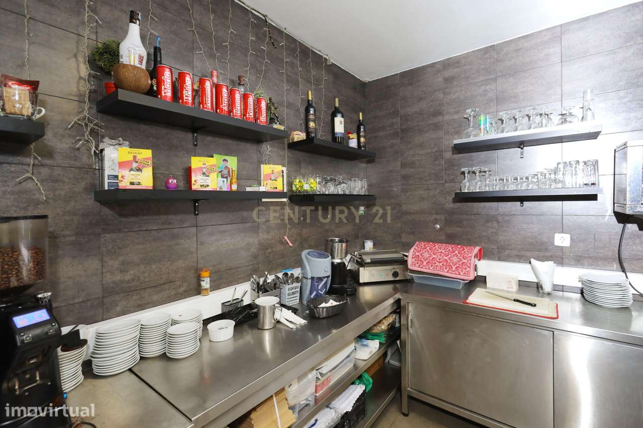 Loja no Lumiar, preparada para abrir o seu próprio negócio (café/paste-13