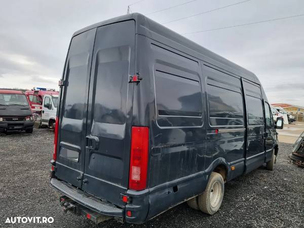 Dezmembram Iveco Daily, an 2005, 3.0 HPI, punte dubla - 2