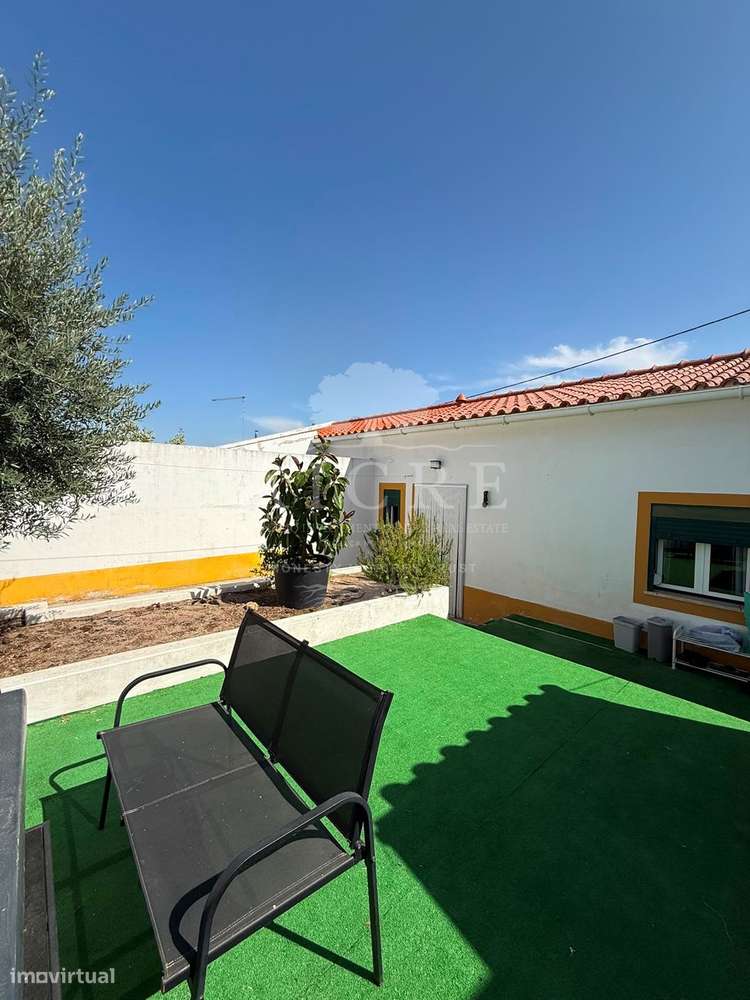Moradia T2 localizada em Valverde-6