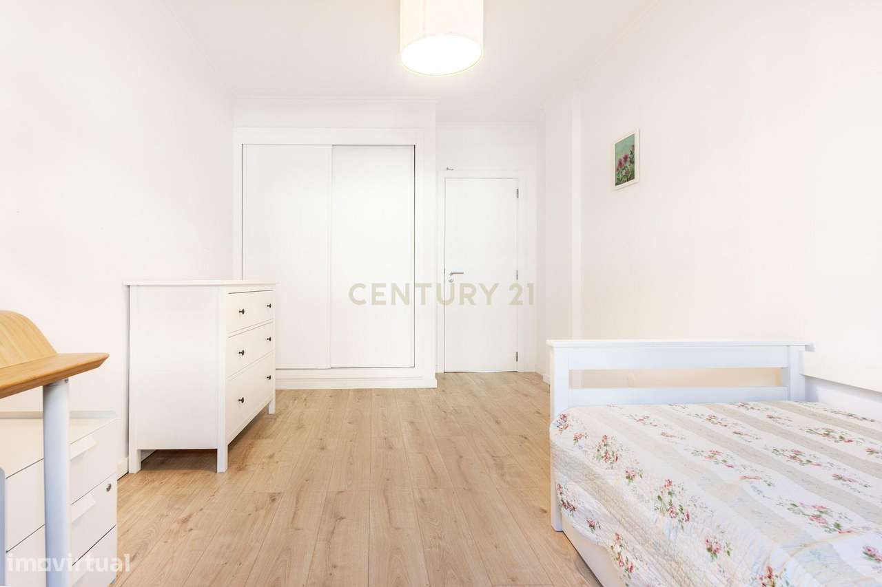 Apartamento T2 Renovado em Azeitão com lugar de parqueamento-13