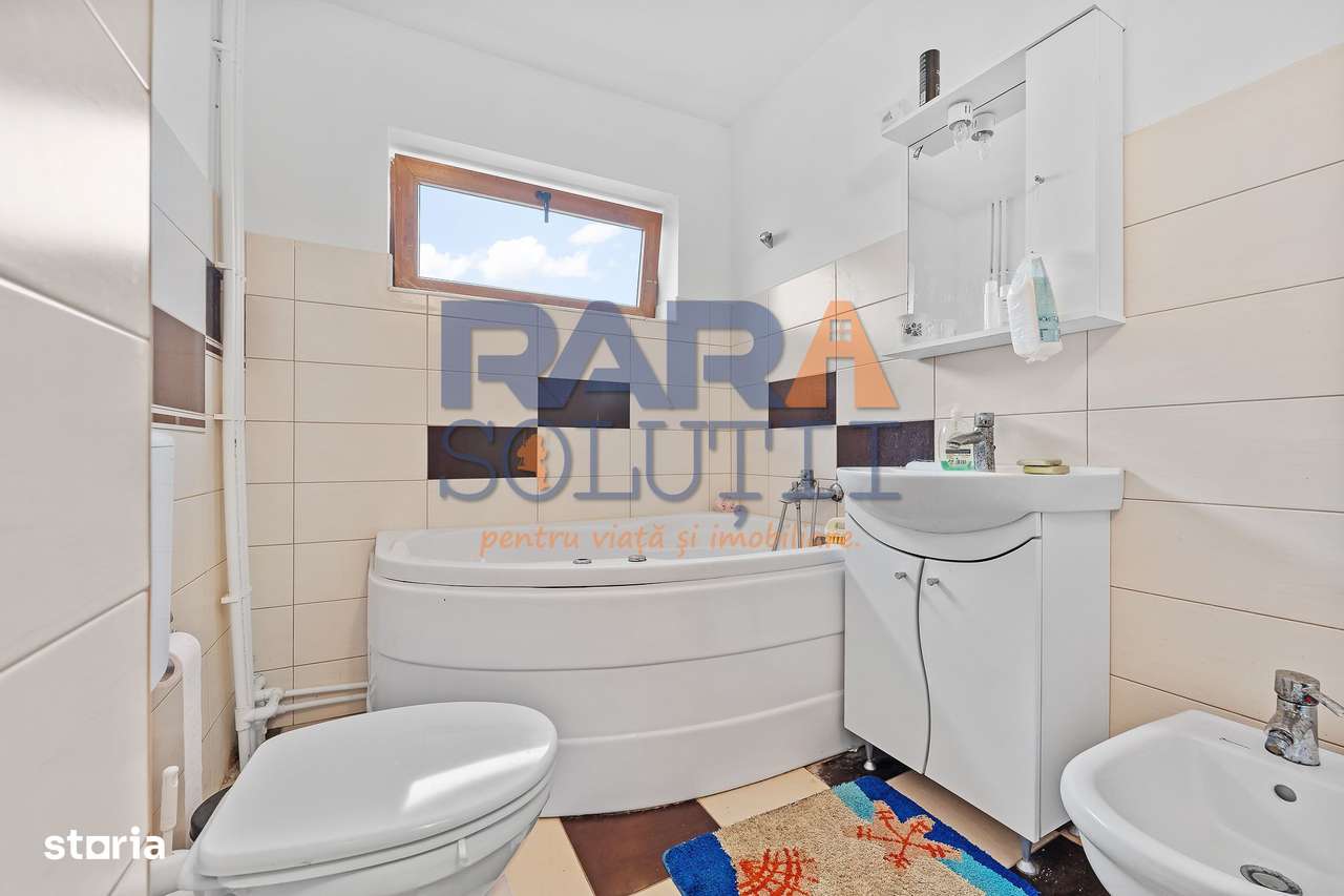 Vilă cu 6 dormitoare, 2 garaje, anexe multiple - 2076 mp teren - Imagine principală: 4/20