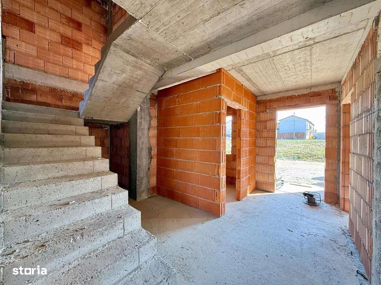 Casă de vânzare – zona linistita | 5 camere | teren 340 mp-4