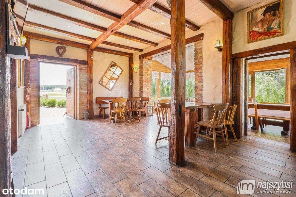 Dom z lokalem użytkowym-13