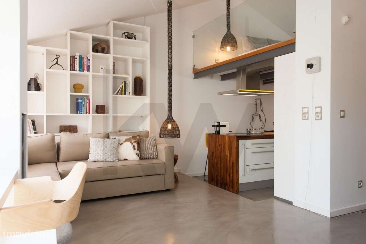 LOFT COM MEZZANINE, BEM MOBILADO, ELEVADOR, ESTACIONAMENTO e PISCINA - Grande imagem: 3/38