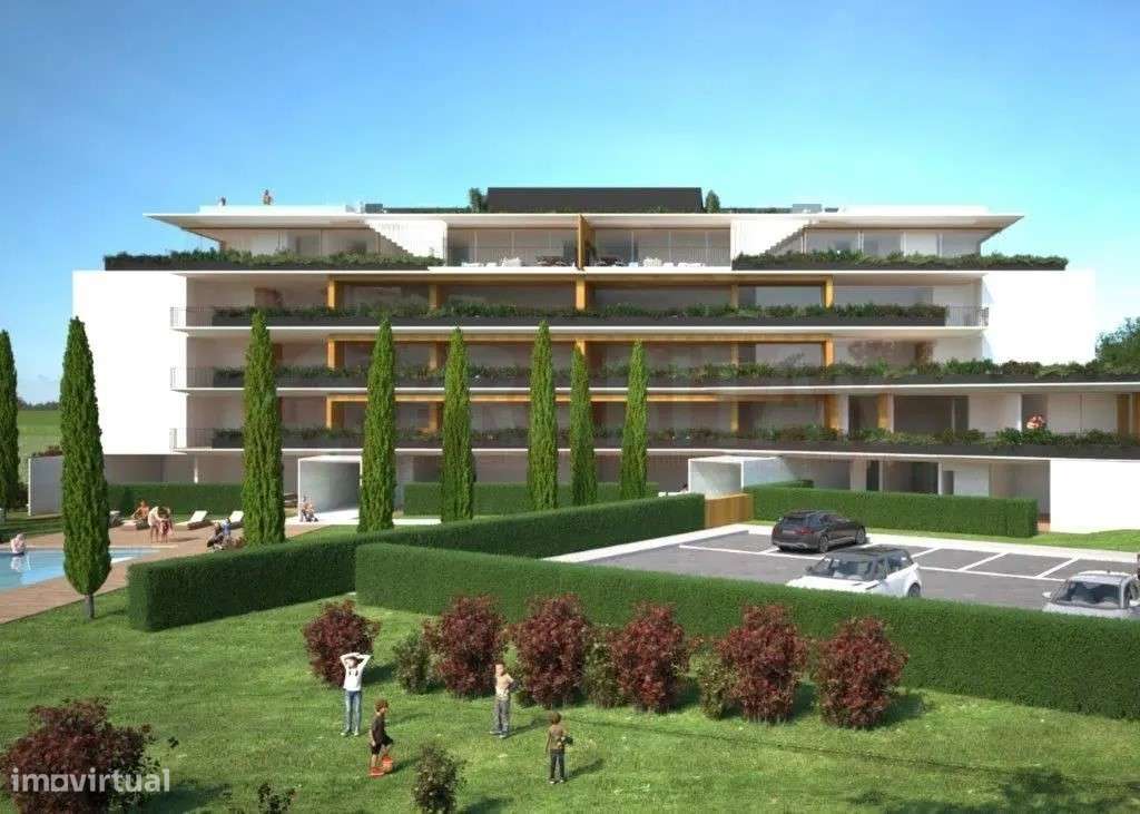 Em Santa Clara, T1 em Condomínio Fechado com Piscina e Jardim-2