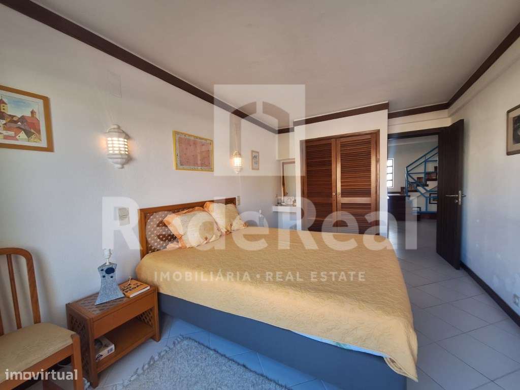 Moradia T3 + 1 com Piscina Privada e Boas Áreas no Coração de Albuf...-35