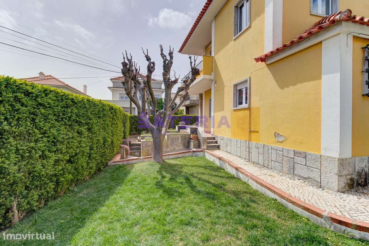 Moradia Independente T5 em Linda-a-Velha-41