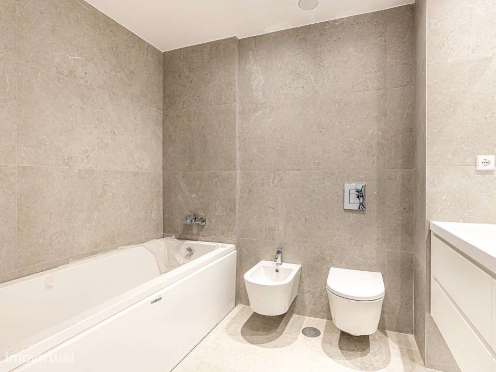 Apartamento T3+1 | Garagem em 'BOX' p/ 2 Viaturas | 2 Terraços-14