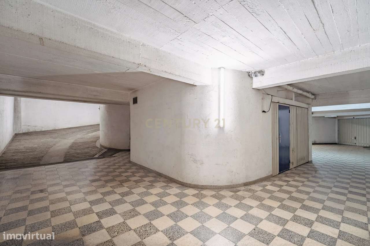 Garagem em Laranjeiro, Almada - Oportunidade Única-11