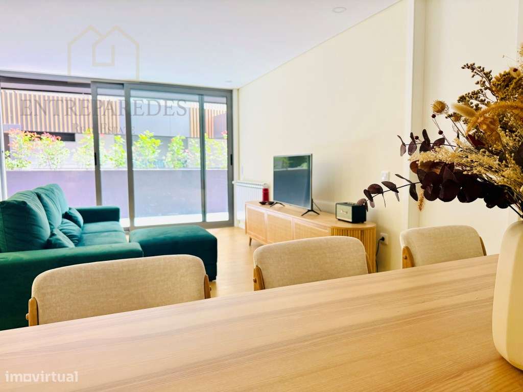 Apartamento T2 com terraço e garagem no centro de Espinho para comprar-6