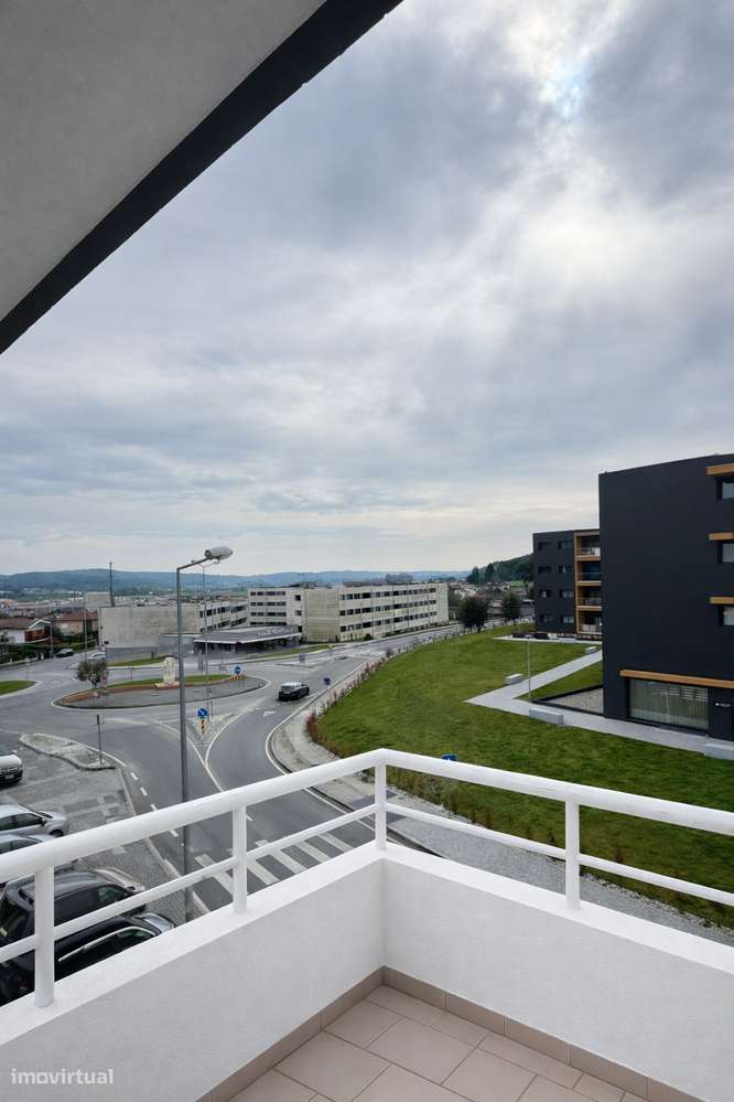 T3 Último Andar com Garagem + 3 Varandas | 5 min da Estação - Grande imagem: 3/16