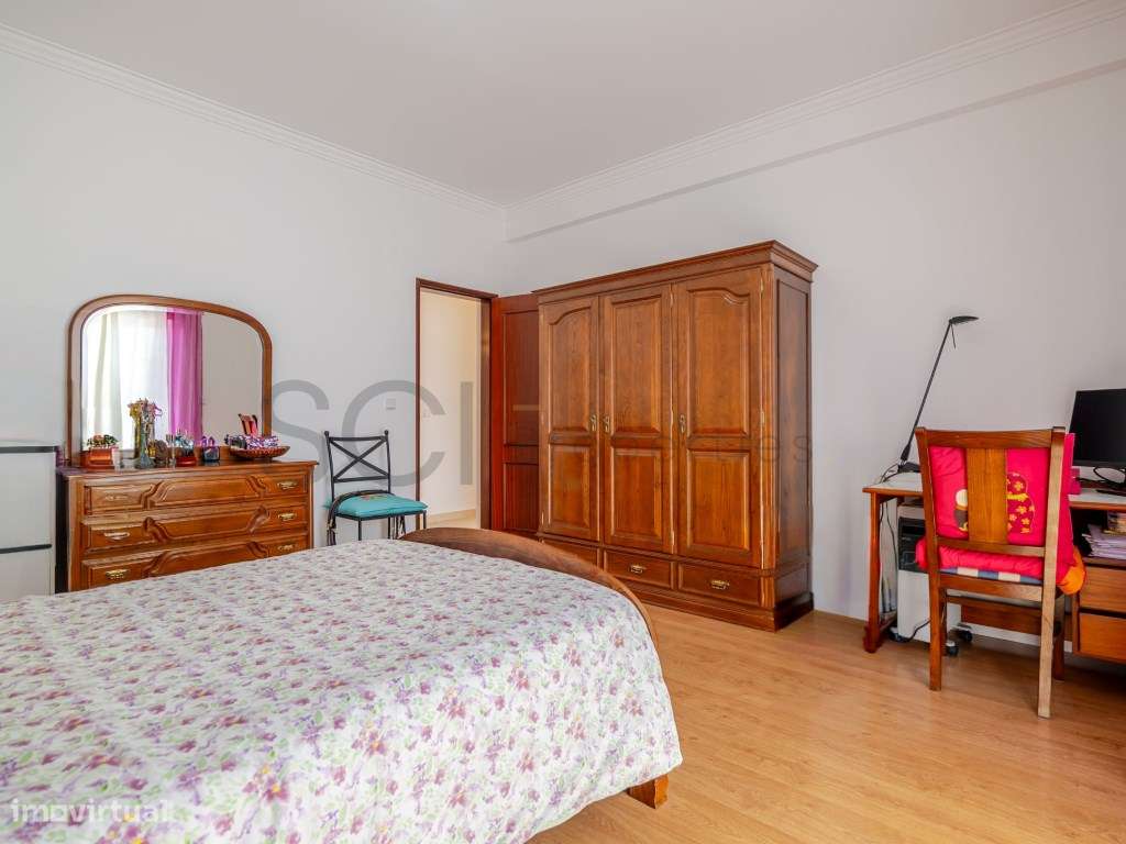 Moradia T5 Independente com Garagem em Fernão Ferro-28