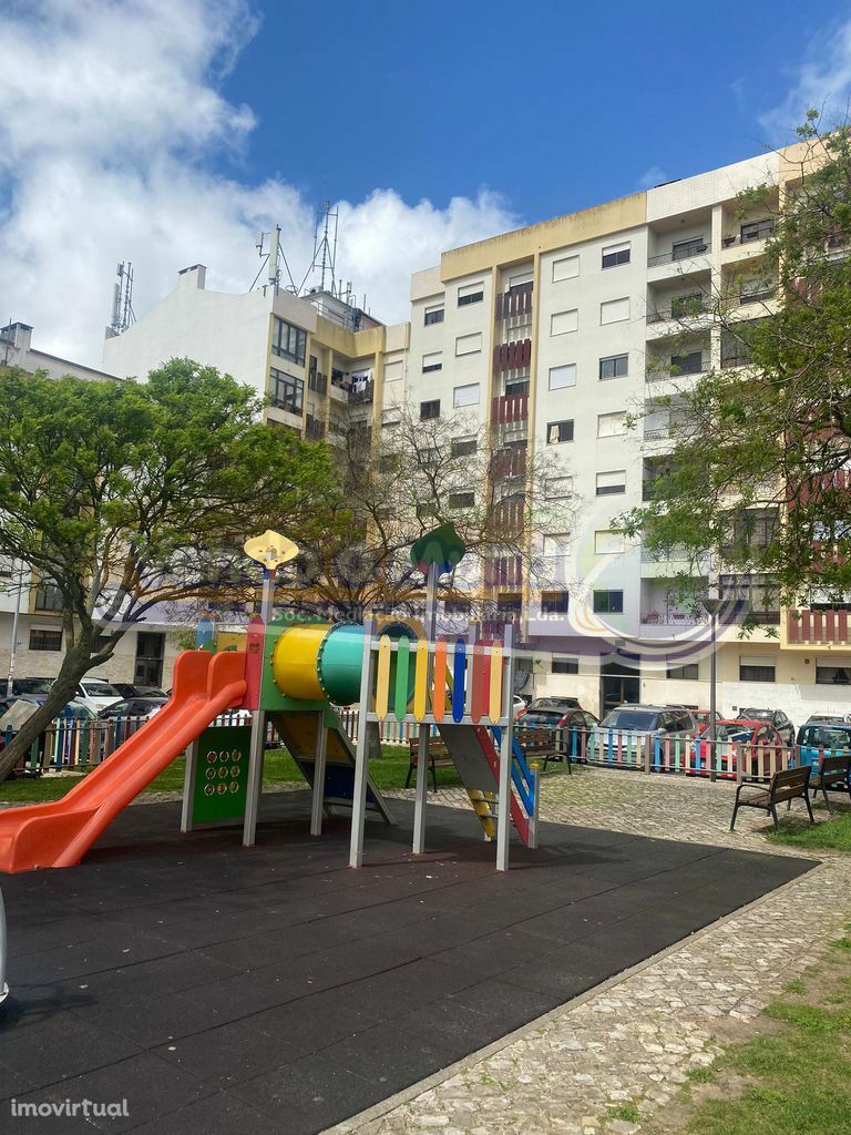 Apartamento T2 em Agualva - Cacém (LXAGC002)