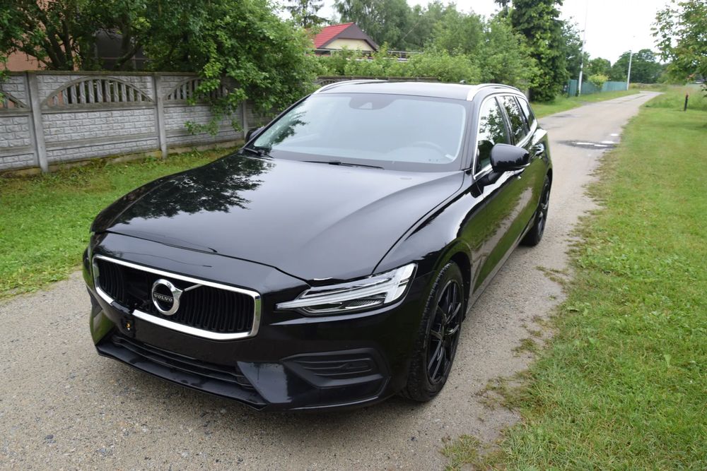 Volvo V60 II B4 D Geartronic Momentum Pro 2022