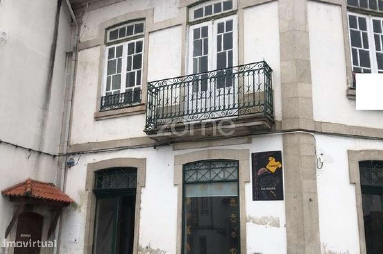 Prédio centenário no centro de Alijó - Grande imagem: 4/15