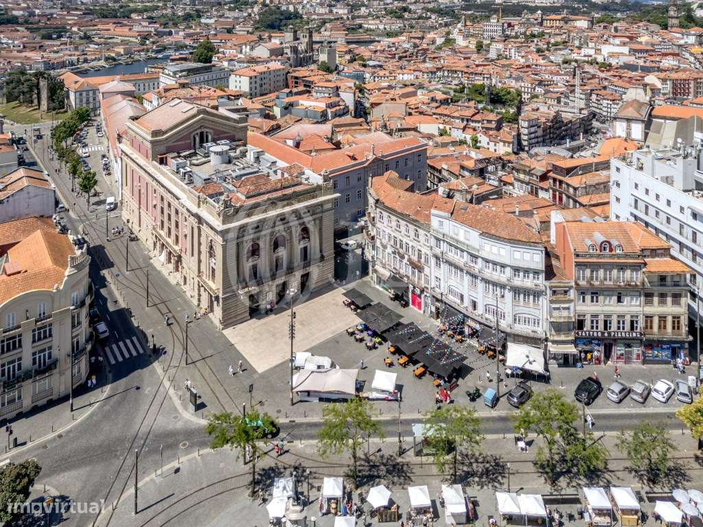 Prédio com PIP aprovado para reabilitação, no Porto - Grande imagem: 2/37