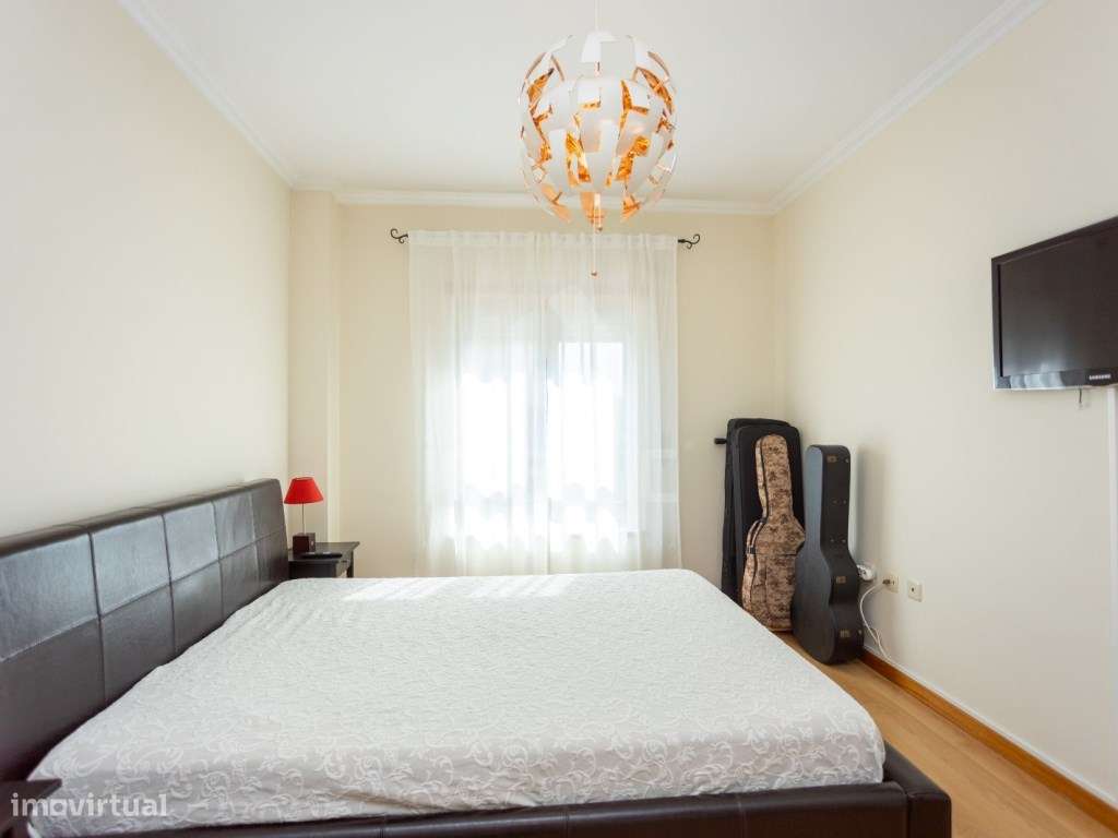 Apartamento T2 Usado com lugar de estacionamento em Vialonga-19