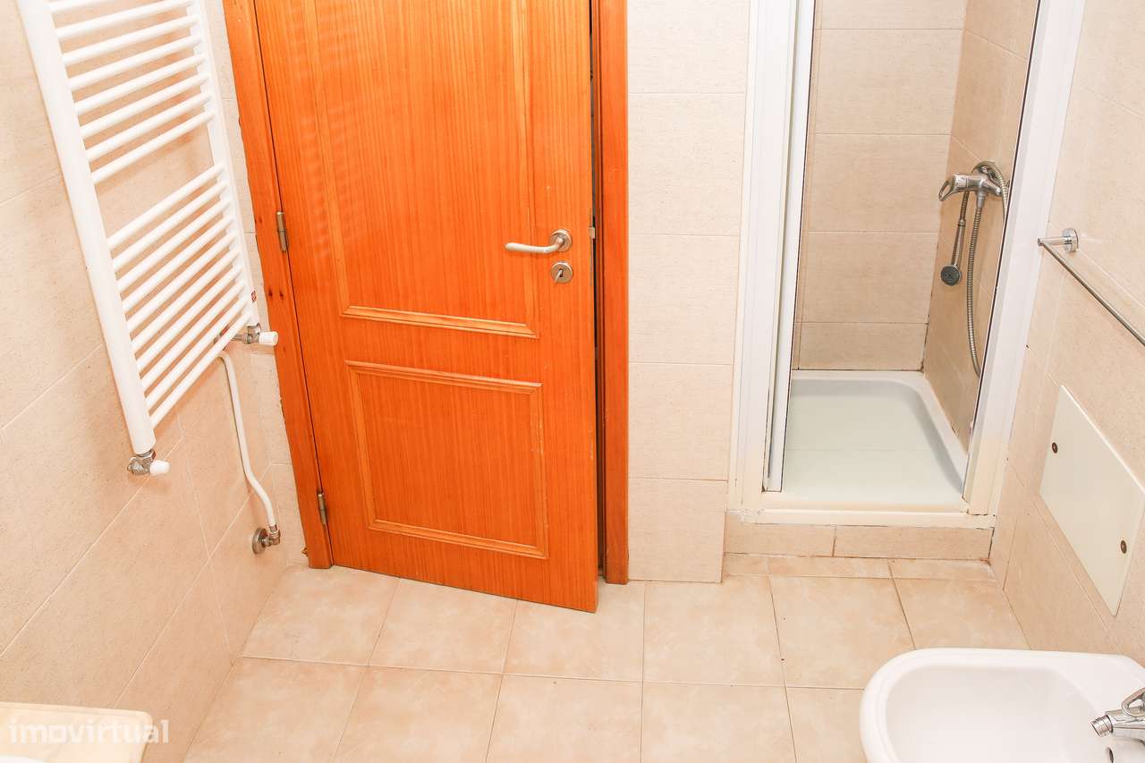 Excelente apartamento T3 com 111m2 no centro da Abrigada-35