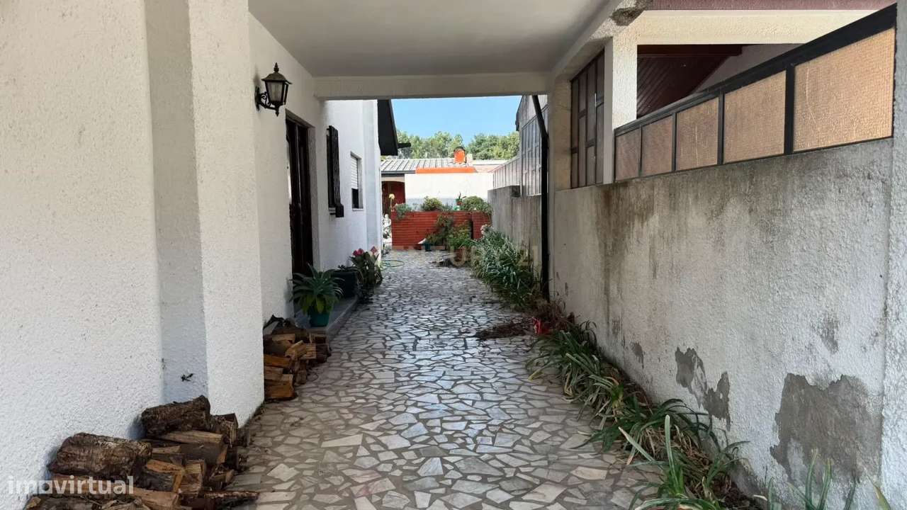 Moradia T2 Geminada com 3 Frentes, anexo multiuso, churrasqueira e Jar-13