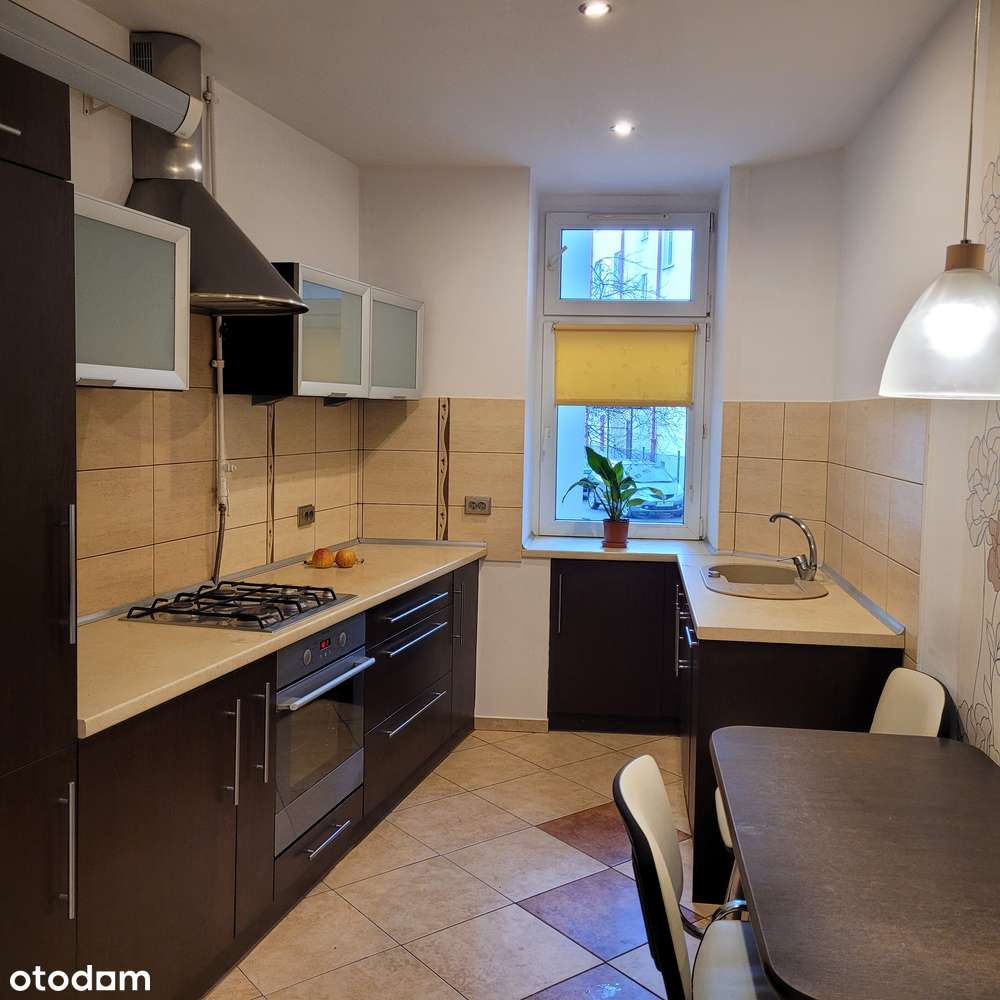 Mieszkanie w odremontowanej kamienicy na wysokim parterze-0