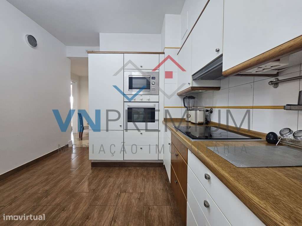 Excelente apartamento T4 em frente ao Casino do Estoril-12