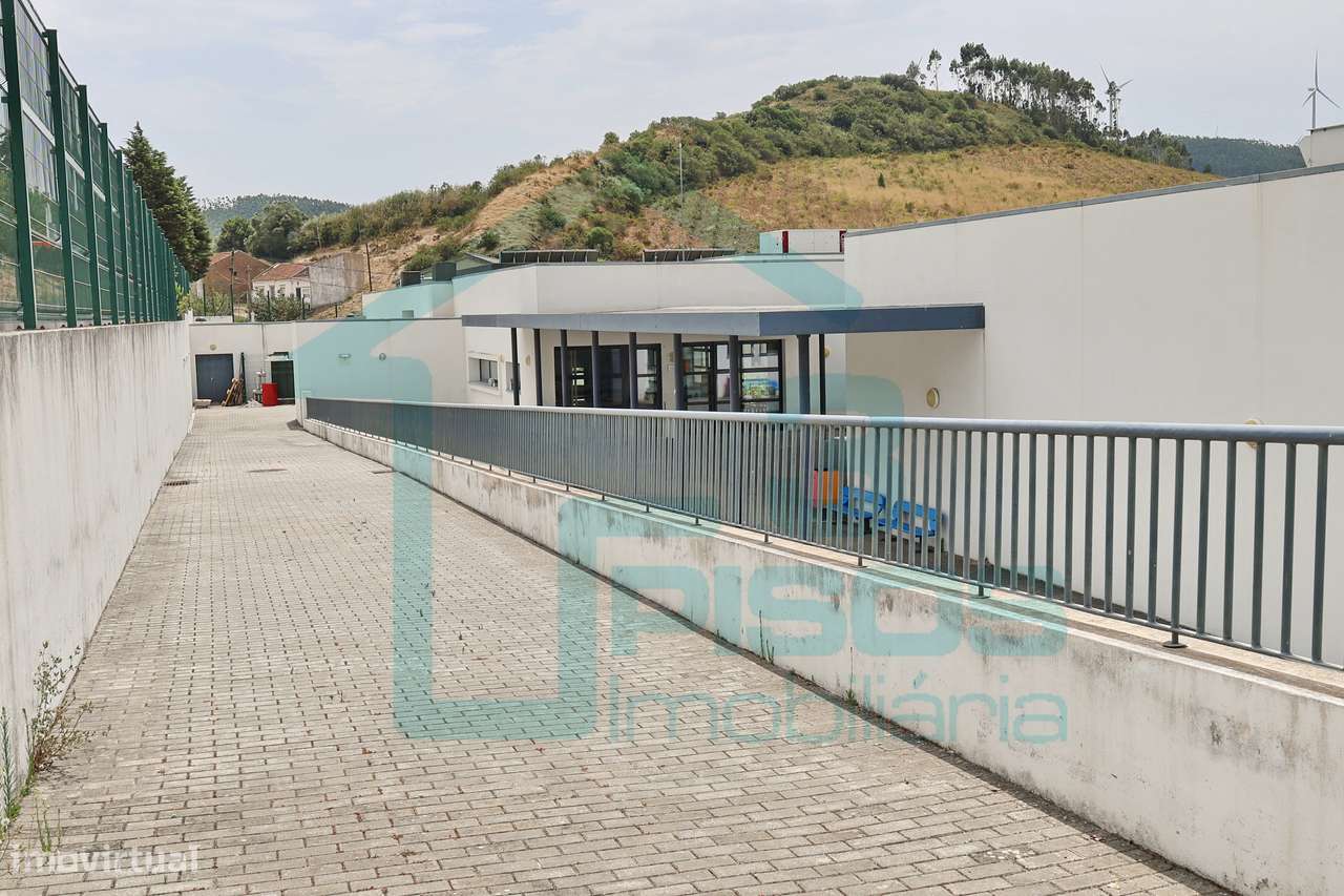 Moradia para recuperar 323 m², dois pisos, 25 minutos de Torres Vedras-39