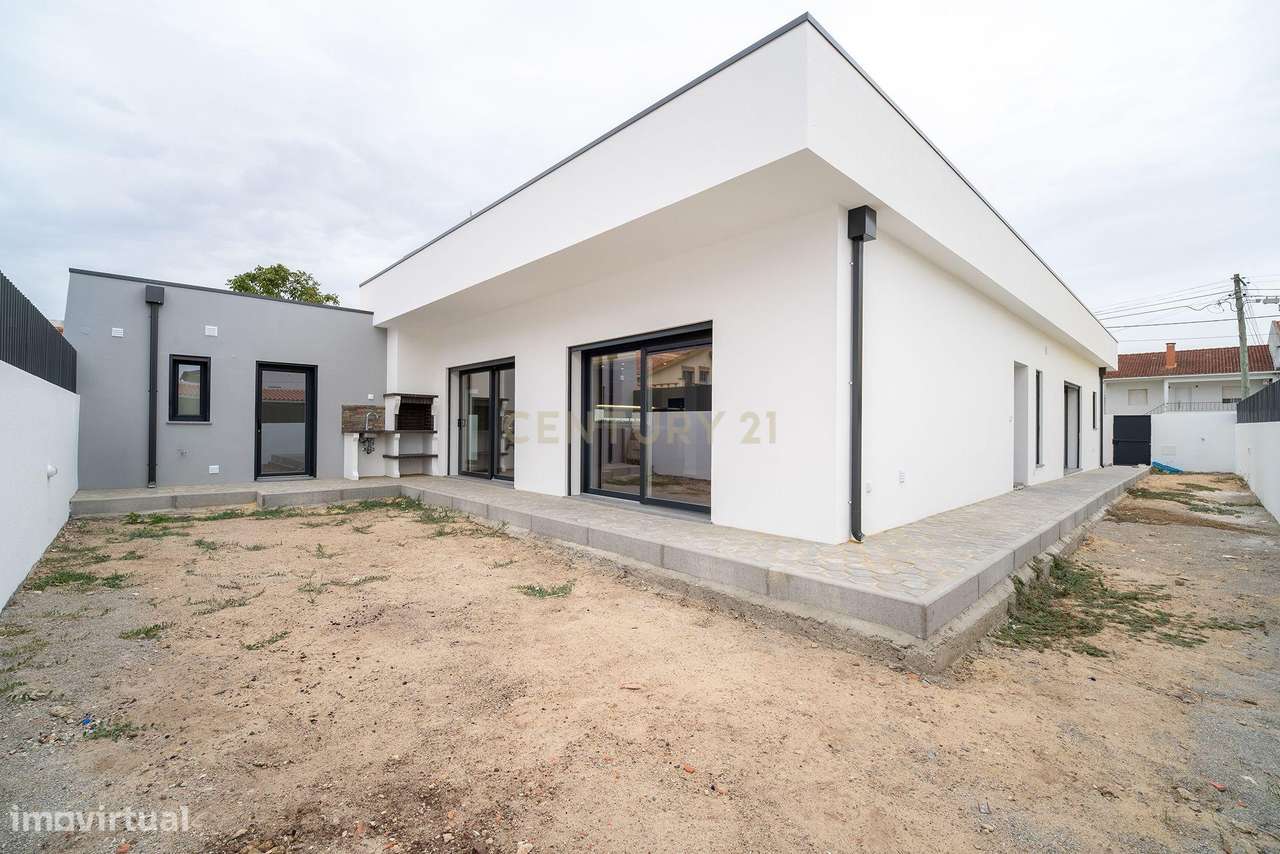 Moradia Nova térrea T3+1 em Fernão Ferro, Seixal-51