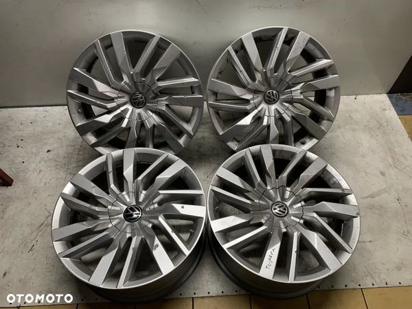 VW TOUAREG II 16R ALUFELGI 760601025E + OPONY 8Jx19 ET28 - 1