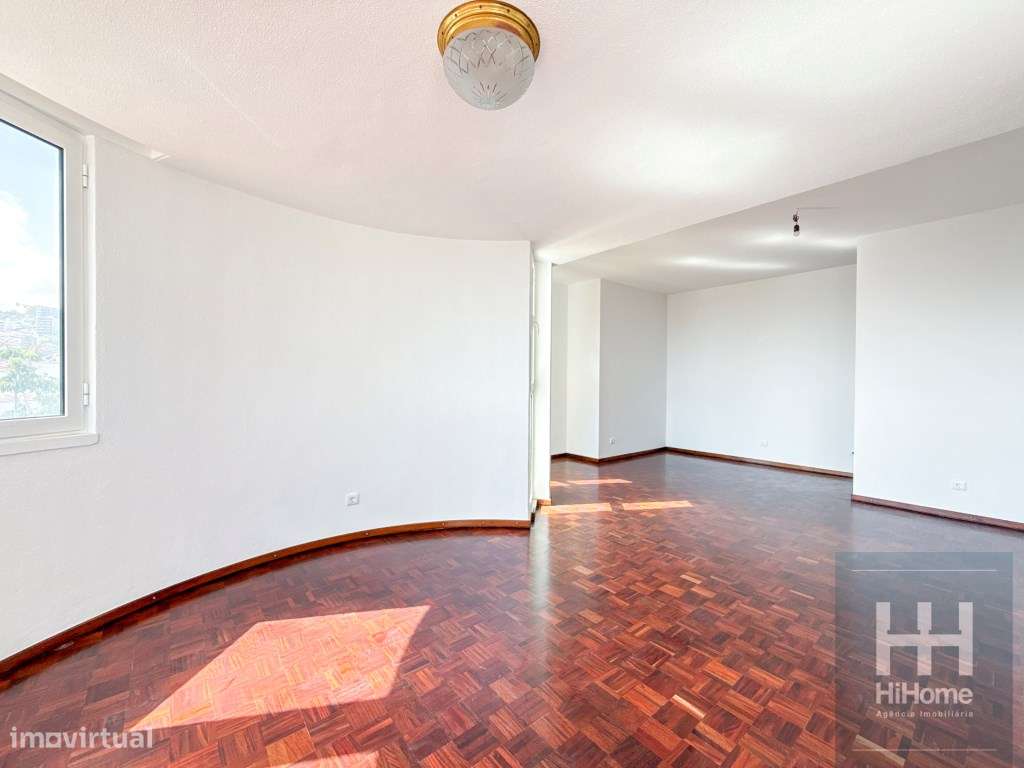 Apartamento T3 com garagem, centro Funchal, vista mar, serra e cidade.-4