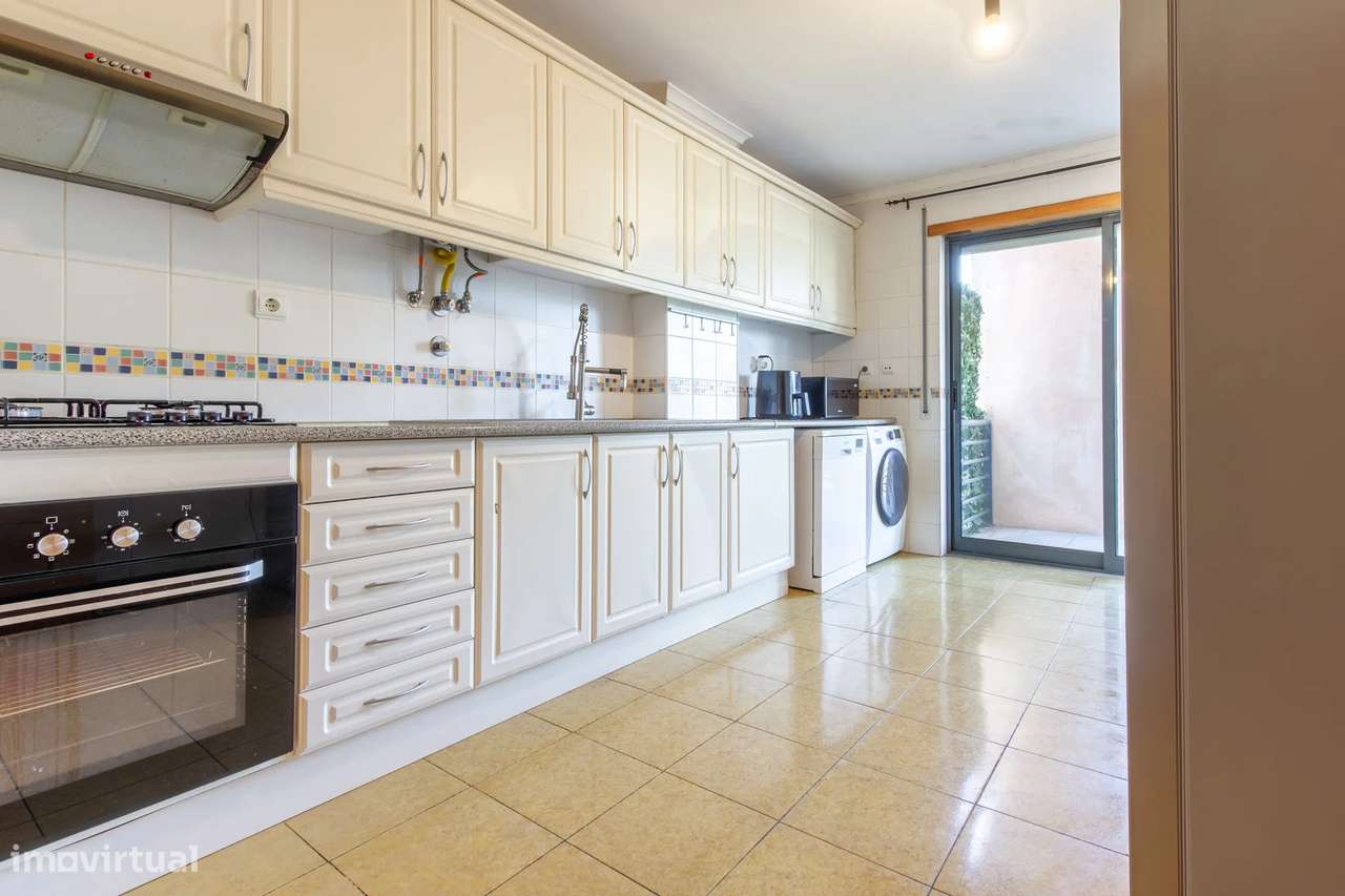 Apartamento T3 - Com Lugar de Parqueamento - Quinta do Anjo, Palmela-0