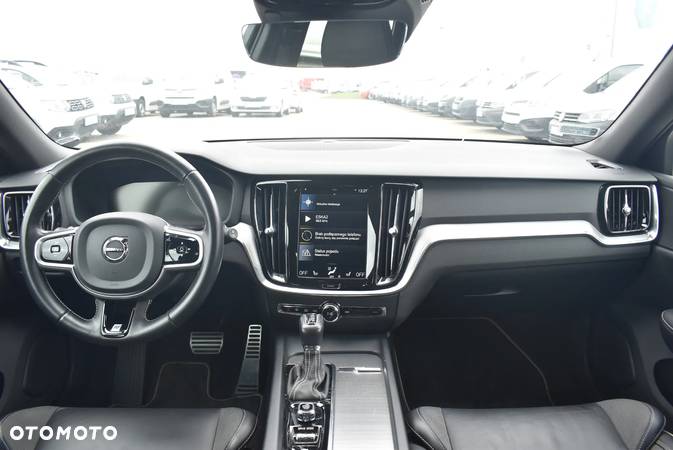 Volvo V60 D4 R-Design - 19