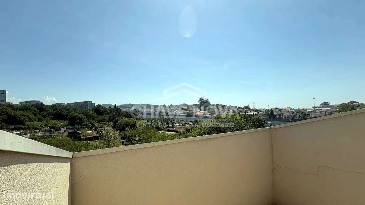 Apartamento T2 Duplex Renovado com Terraço, Garagem Box e 3 WC-17