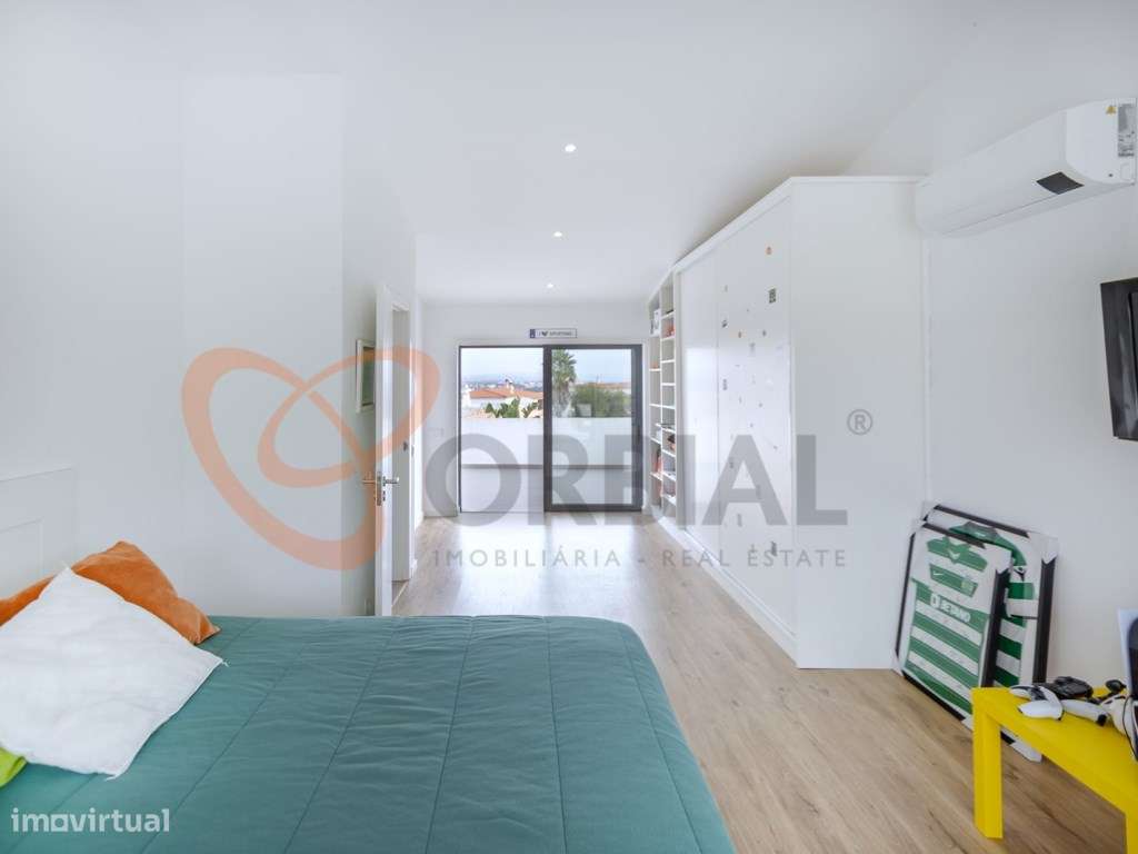 Moradia para venda em Albufeira com 6 quartos e piscina-18