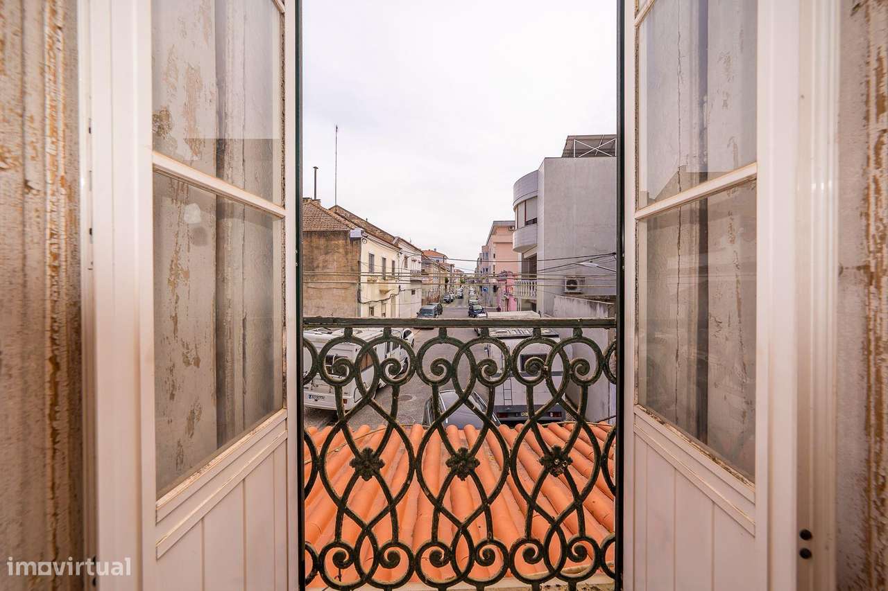 Prédio com 370m2 no Bairro Salgado para remodelação total - Grande imagem: 2/53