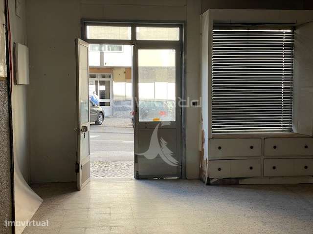 Loja comercial na Rua Aurélia de Sousa, 12 - Grande imagem: 5/13