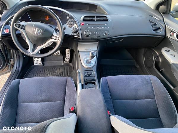 Honda Civic 1.8 Executive i-SHIFT - 17