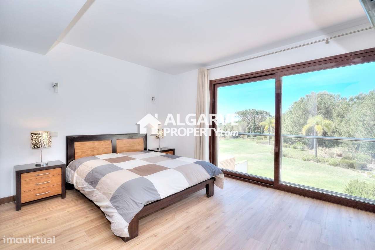 Moradia V3+2 dentro do Campo de Golfe do Millennium e com fabulosa vis - Grande imagem: 4/33