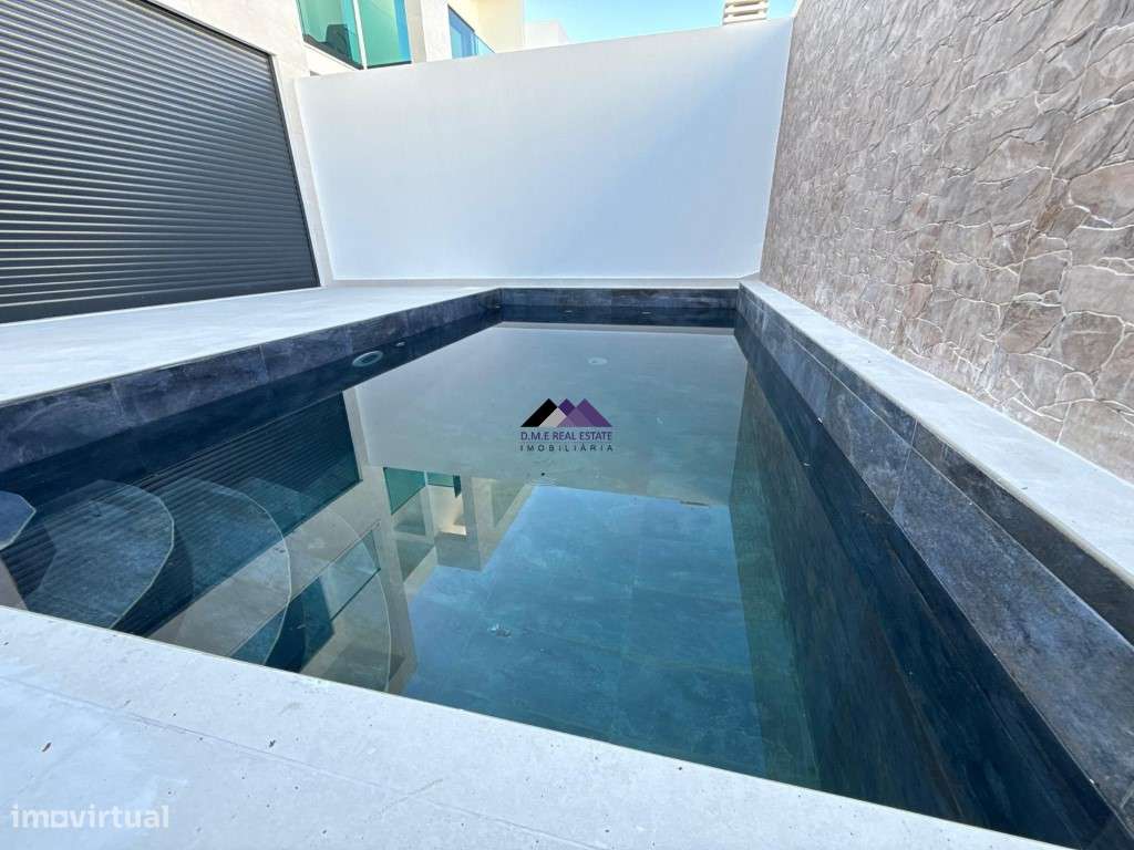 Moradia V3 com Garagem e Piscina a Estrear-28