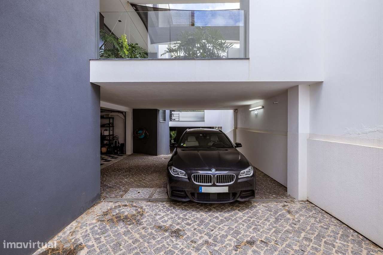 MODERNA E LUXUOSA MORADIA T3 COM PISCINA E GARAGEM PERTO DA MARINA DE-54
