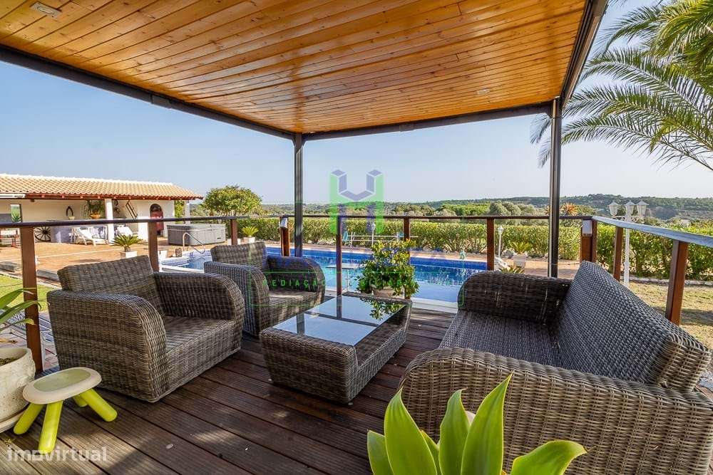Fantástica Moradia Térrea T3+1, com piscina, grande jardim, e garagem,-6