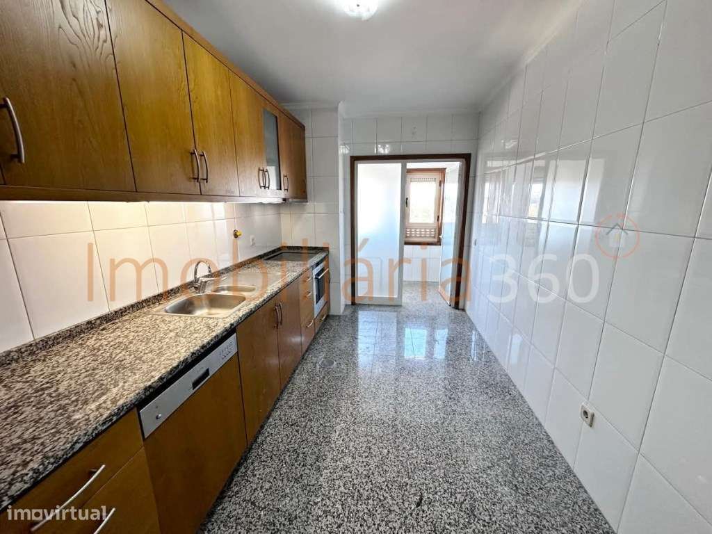 **Apartamento T3 à venda em localização privilegiada!**-4