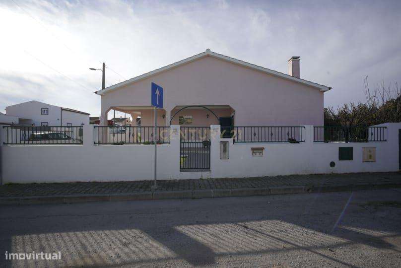 Espetacular Moradia em Setúbal com Jardim e Garagem-17