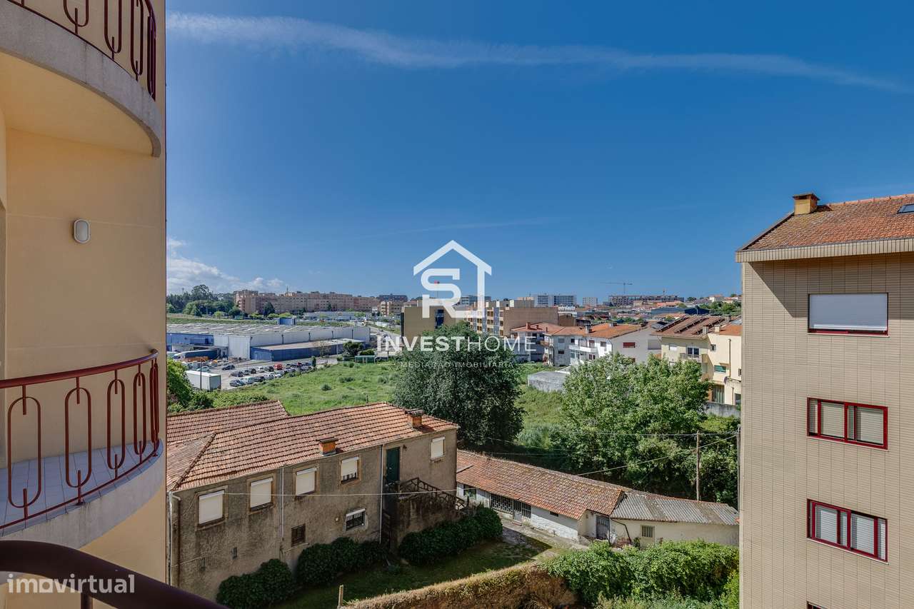 Apartamento T2+1 | Renovado | Boas Áreas | Varanda | 2 Lugares Garagem-36